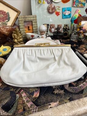 Vintage Durabilt White Clutch Purse Made in  Canada Gold Frame Evening Bag Kissl